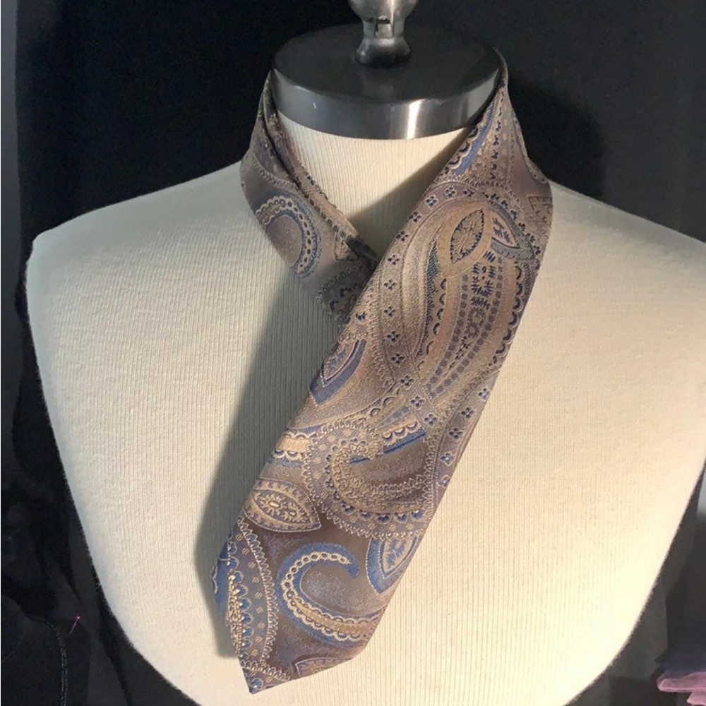 Vintage Wembley tan blue paisley tie
